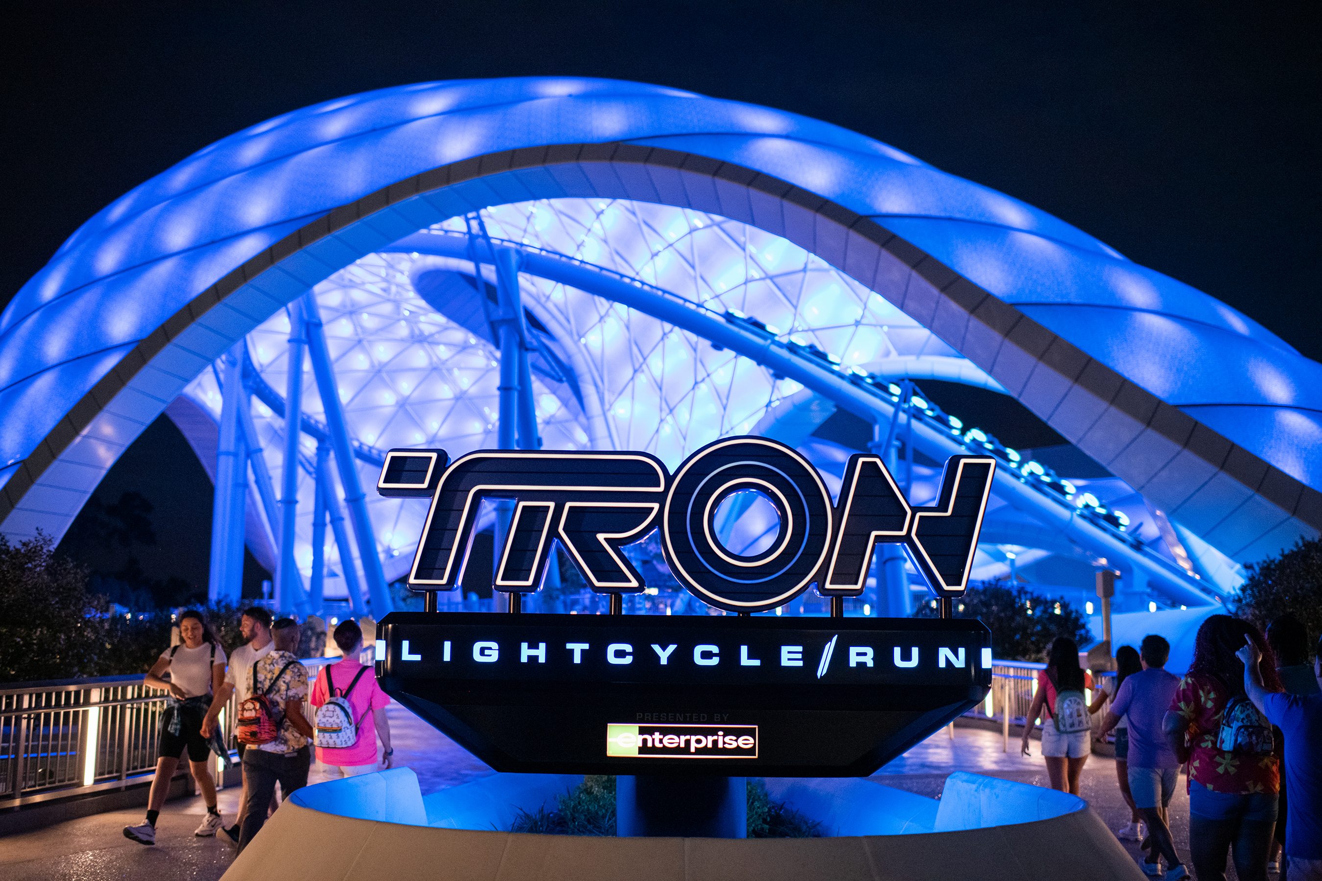 Tudo o que Você Precisa Saber Sobre a Inauguração de “TRON Lichgtcycle / Run”